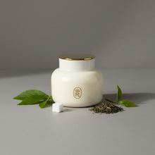 Load image into Gallery viewer, Heritage 20oz Candle Bourbon Royalty