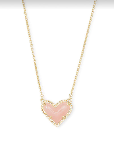 Ari Heart Short Pendant Necklace