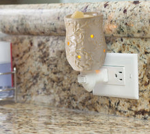 Load image into Gallery viewer, Pluggable Chai Wax Melt Warmer