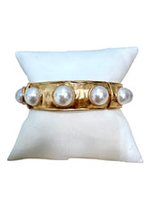 Load image into Gallery viewer, Chunky Gold and Pearl Bracelet