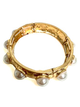 Load image into Gallery viewer, Chunky Gold and Pearl Bracelet